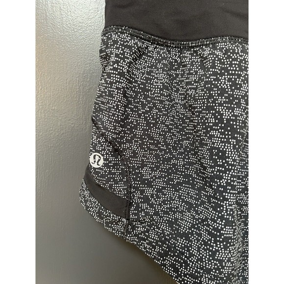 Lululemon Black & White Dot Mesh Jogging Shorts - Size Women's 4 - Picture 4 of 5